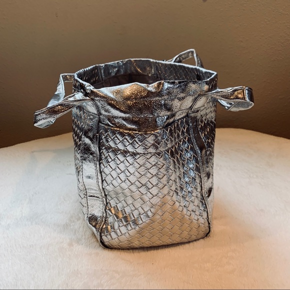 Bags 2 for $15! Bahia Tote Silver NWT - Picture 6 of 7